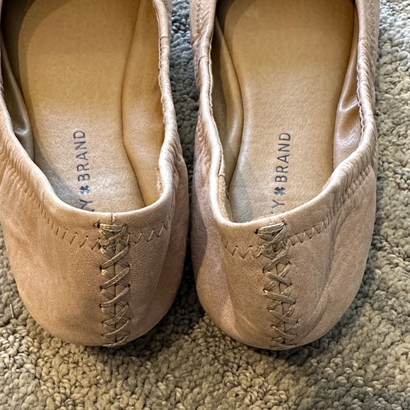 Lucky Brand Women's Light Beige/Pink Erin Flats - Picture 2 of 2